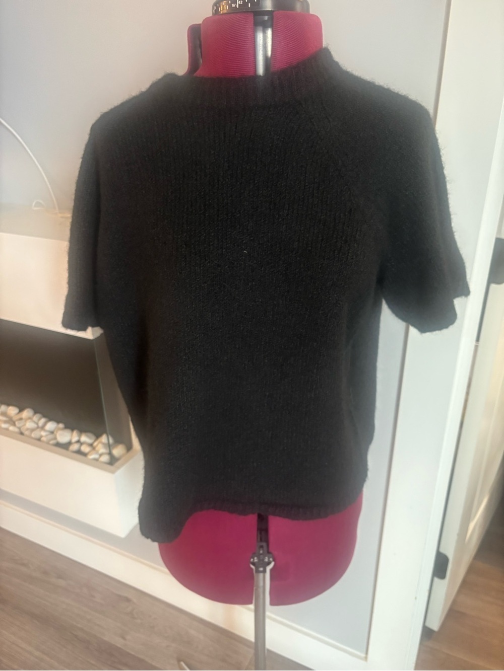 Reitmans Black Short Sleeve Crewneck Sweater